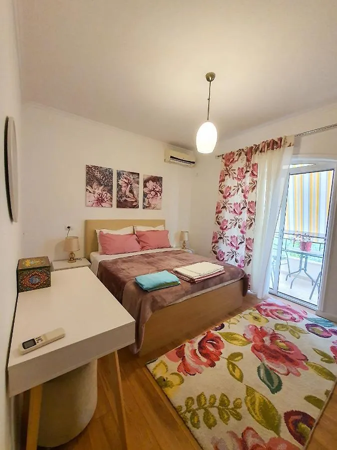 Vila Kodra Tirana 0*,  Albânia