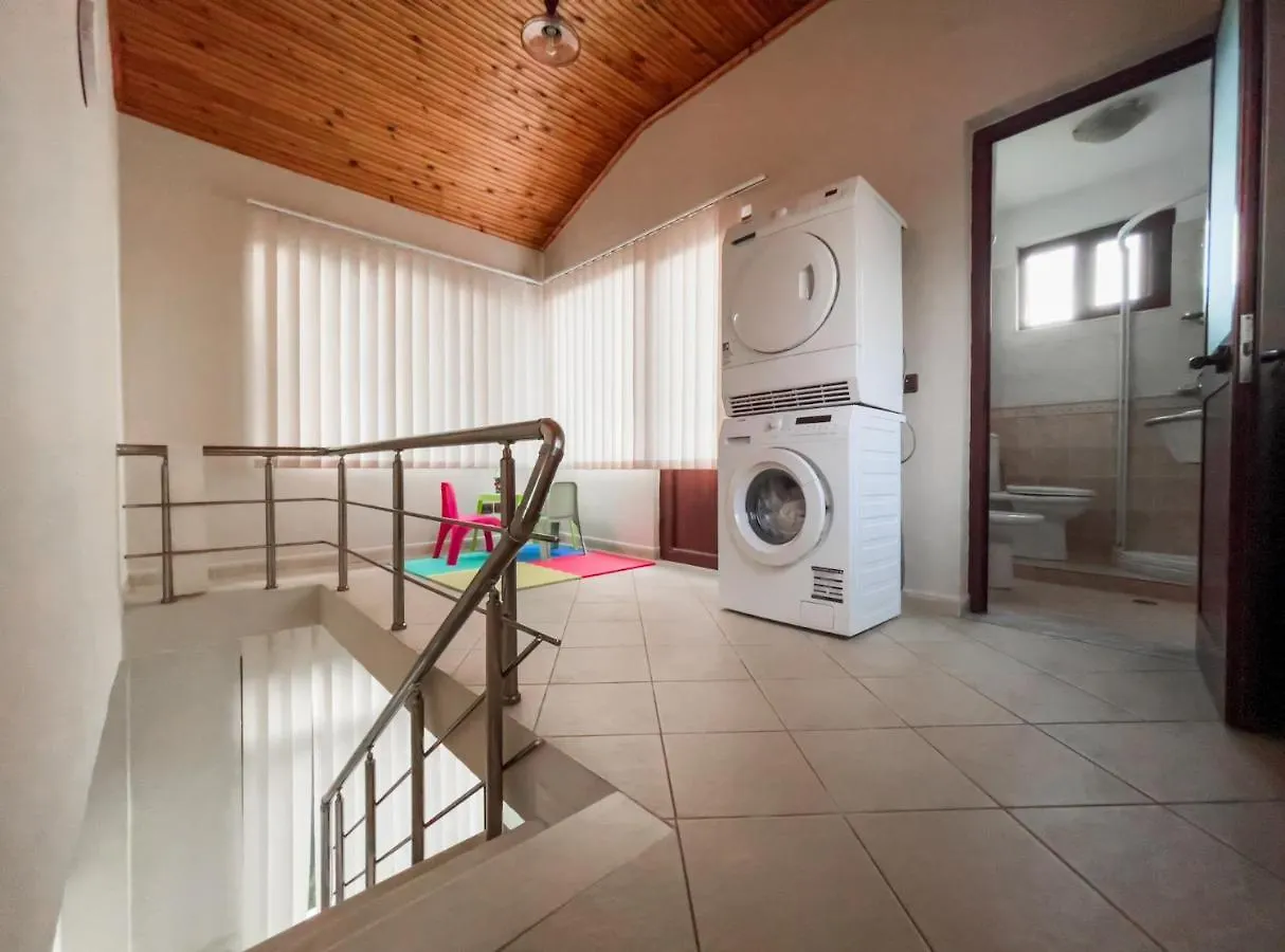 Vila Kodra Tirana 0*,  Albânia